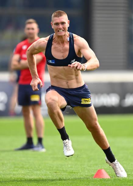 adam-tomlinson-of-the-demons-does-sprint-work-during-a-melbourne-afl-picture-id1357371876.jpg